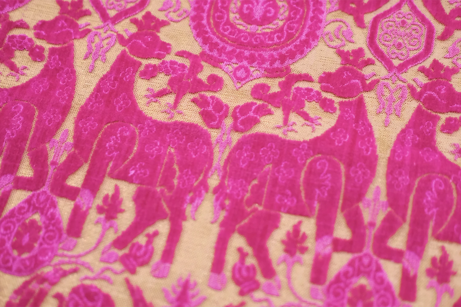 Tessuto in velluto di seta di Tessitura Bevilacqua