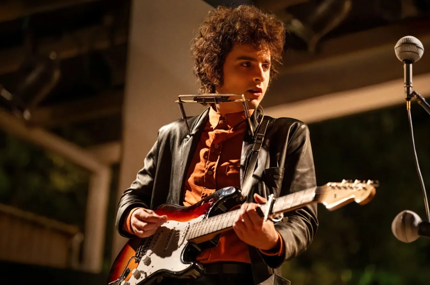 Timothée Chalamet stars as Bob Dylan in A Complete Unkwon by James Mangold_03