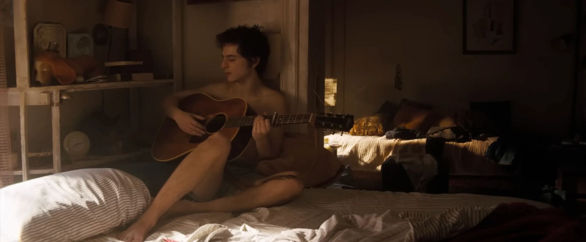 Timothée Chalamet stars as Bob Dylan in A Complete Unkwon by James Mangold