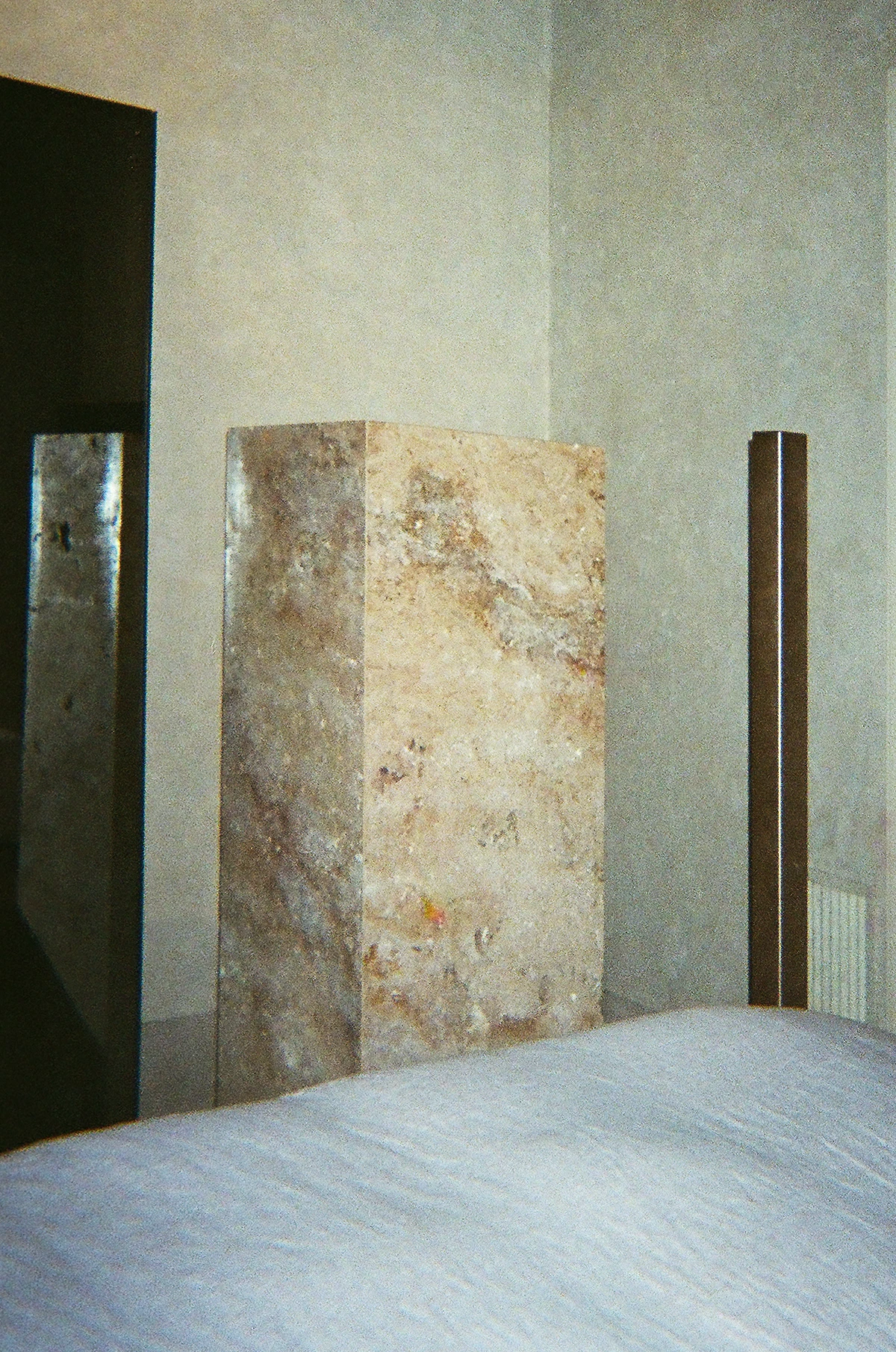 Camera da letto, Nomos Roma