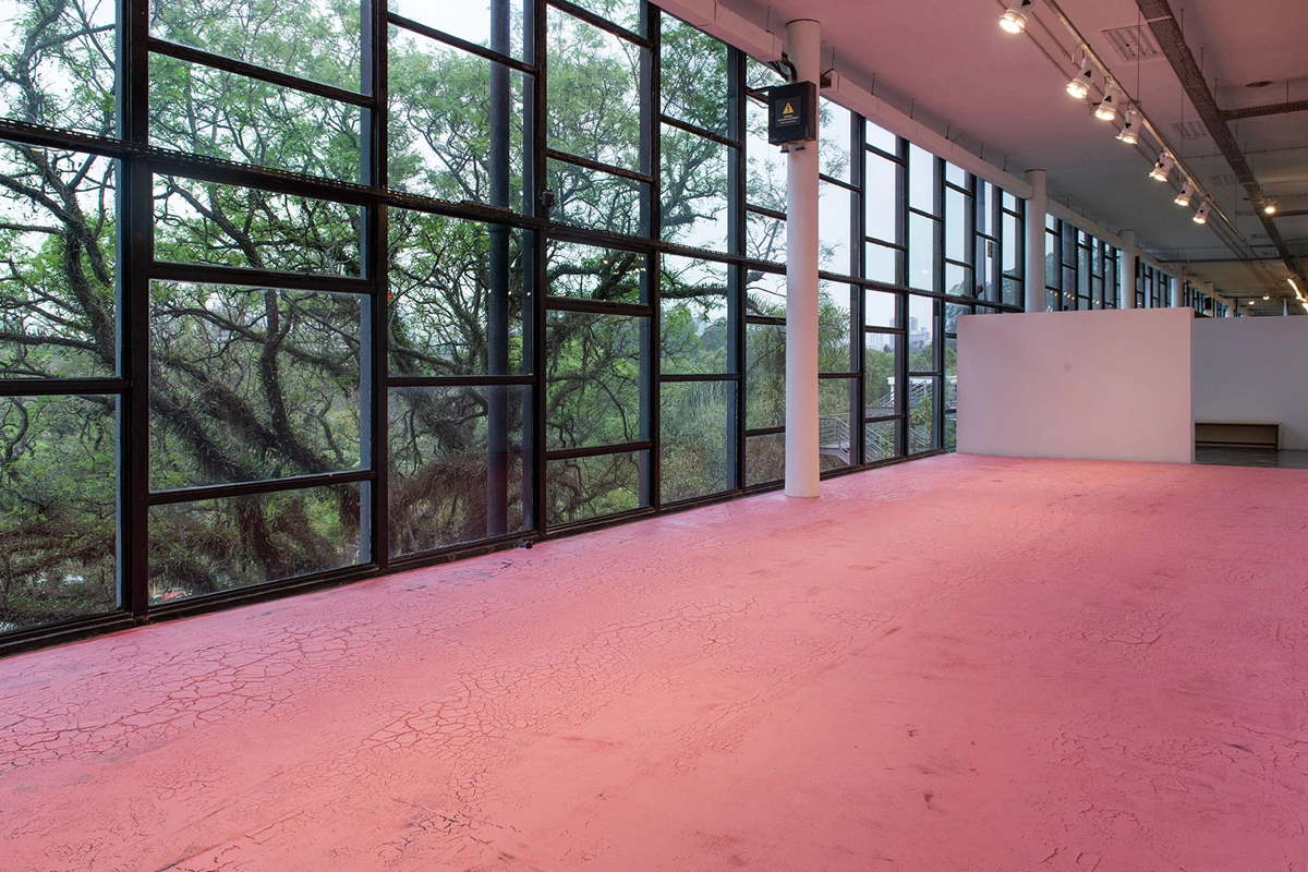 Carlos Bunga Habitar el color, 2023 Veduta dell’installazione, “Choreographies of the Impossible”, 35. Bienal de São Paulo, 2023 Courtesy l’artista e Bienal de São Paulo Foto Levi Fanan