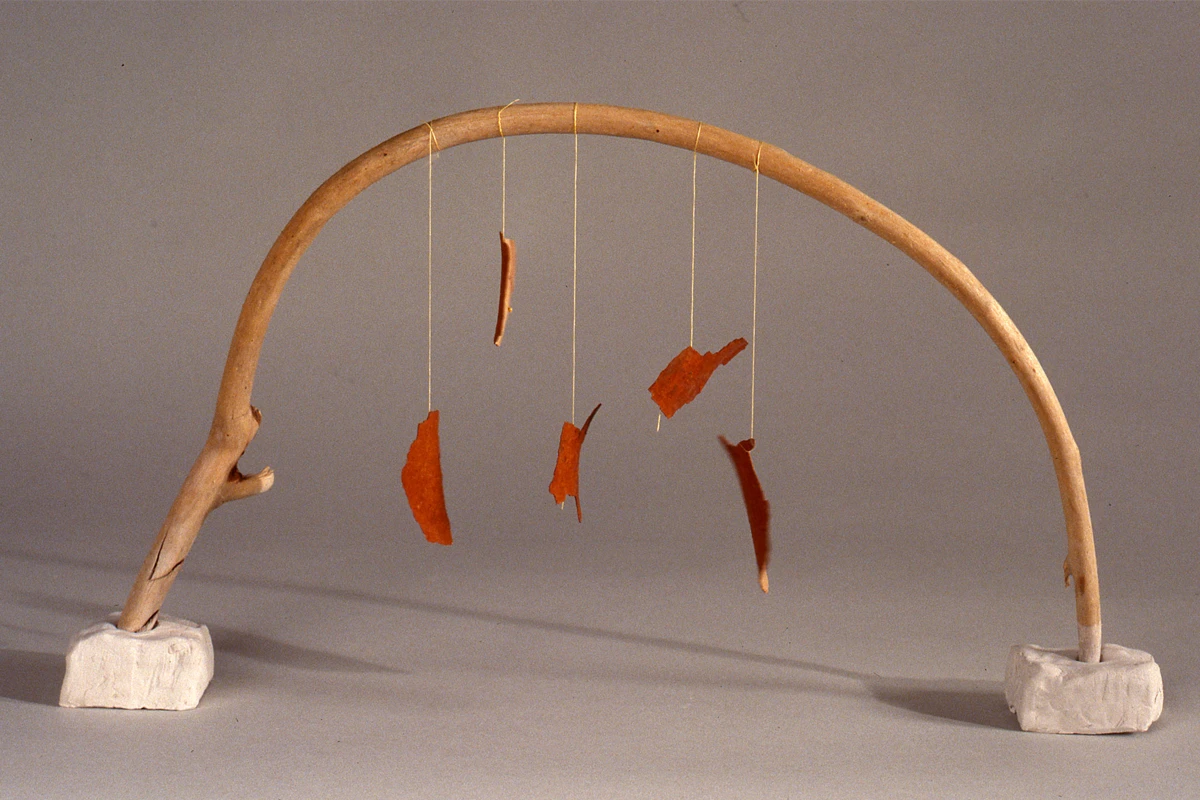 Cecilia Vicuña Arco Arrayán, 1990 Courtesy l’artista e Lehmann Maupin, New York, Seul e Londra