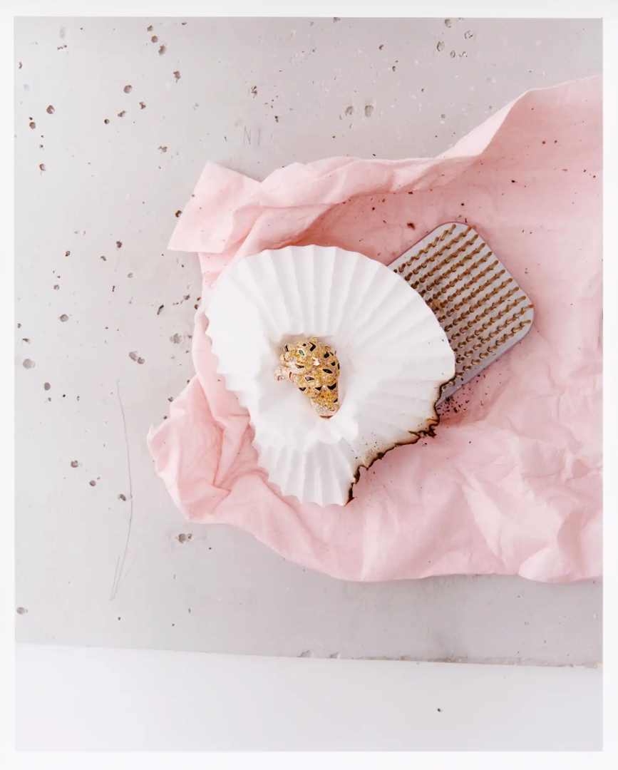 Faune et Flore De Cartier ring, yellow gold, onyx, emeralds, yellow, orange, brown diamonds, diamonds