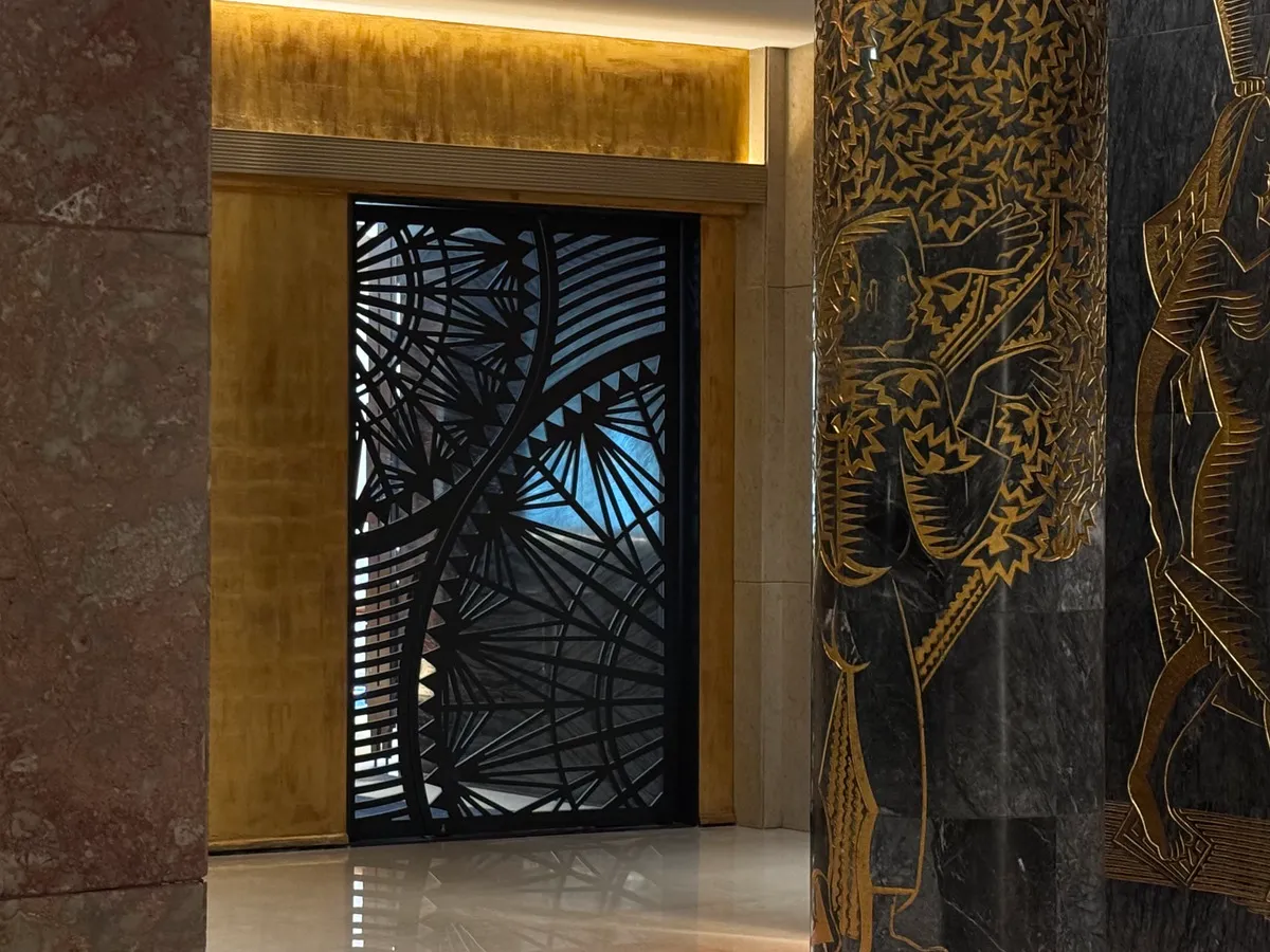 Cura restaurant, entrance