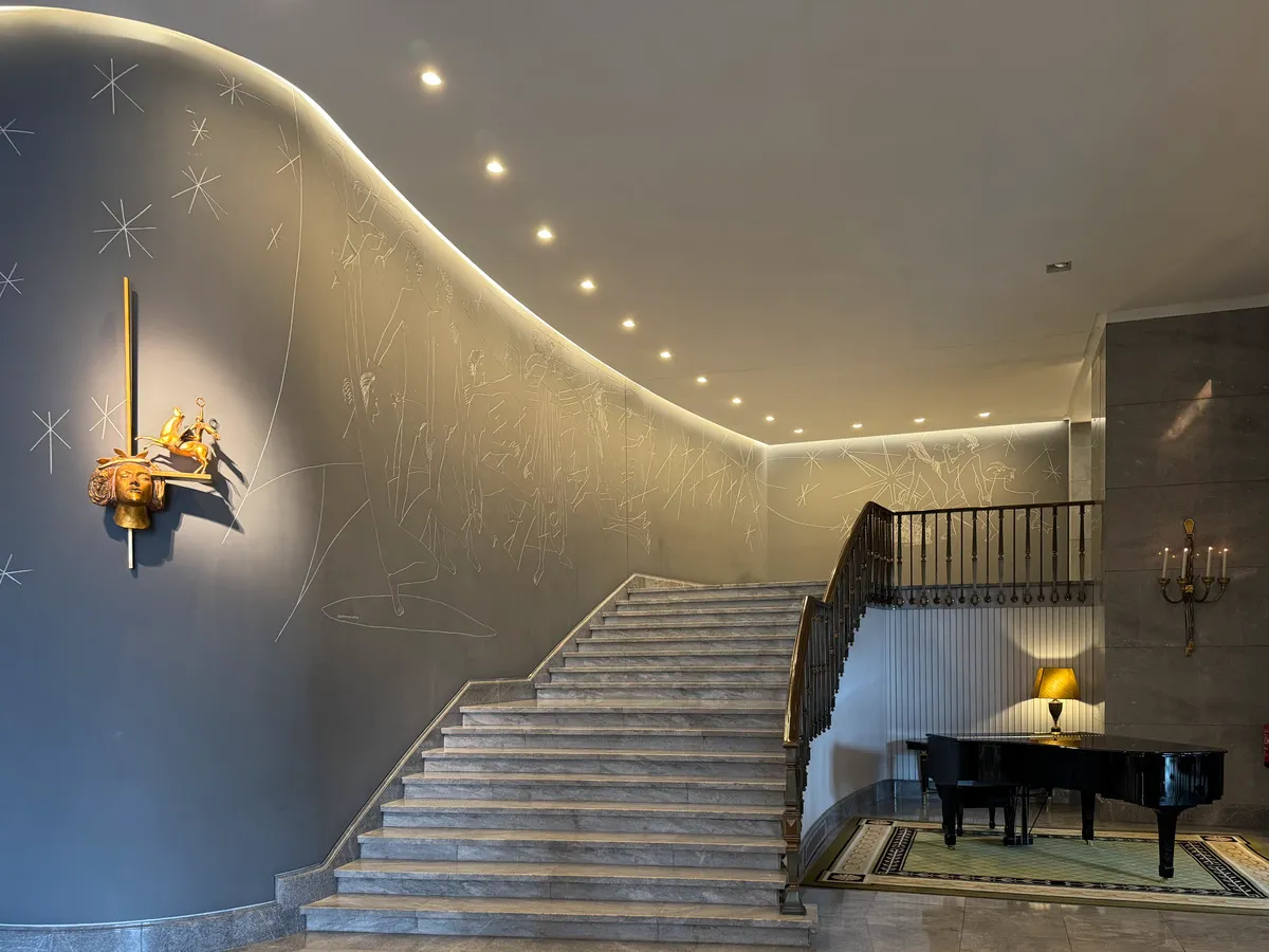 Martins Correia, Alma Latina, 1959. Angels, embracing men, doves and music. The Latin sails and the cross of Christ remind us of the Discoveries.