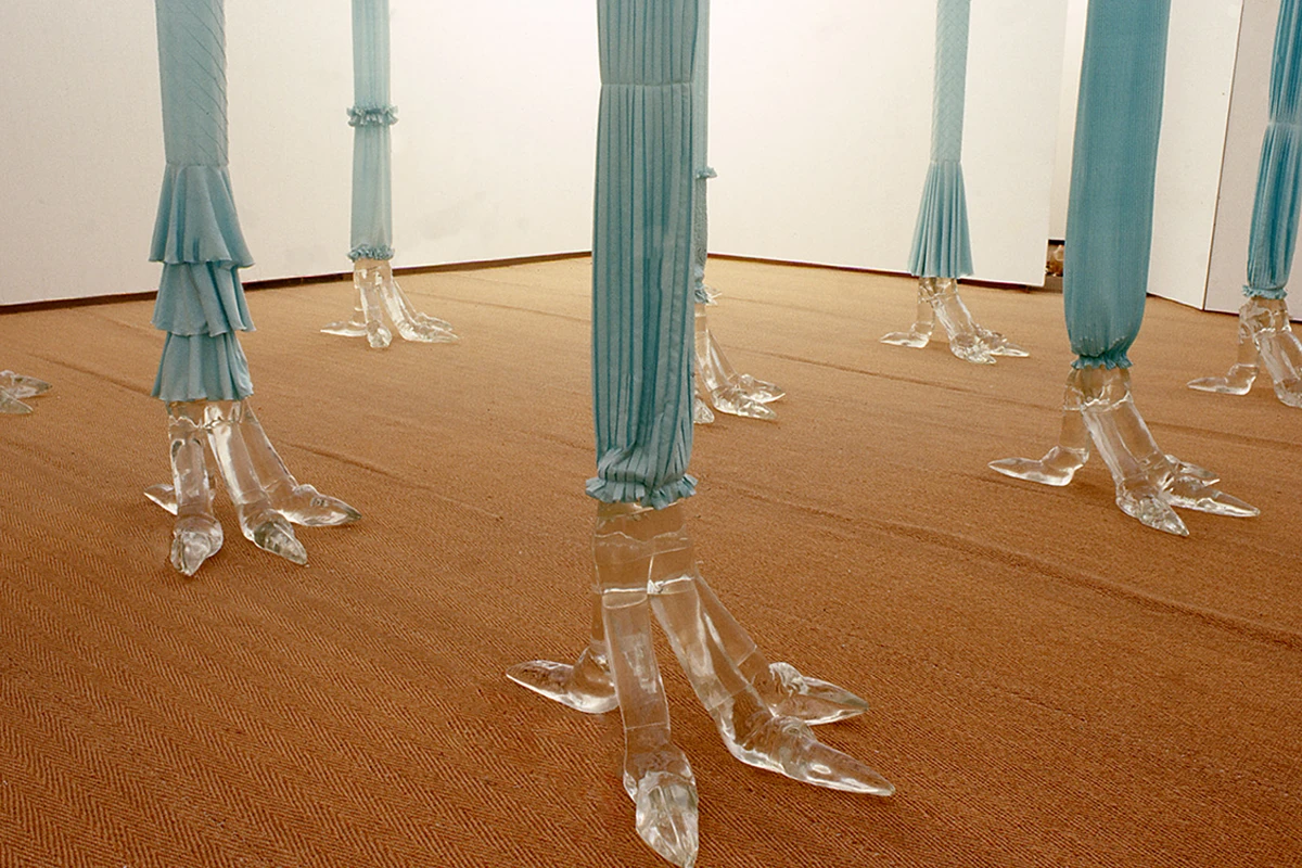 Luciano Fabro Vetro di Murano e shantung di seta pura (Piedi), 1968-71 Veduta dell’installazione, 36. Biennale di Venezia, 1972 Courtesy Archivio Luciano e Carla Fabro Foto Luciano Fabro