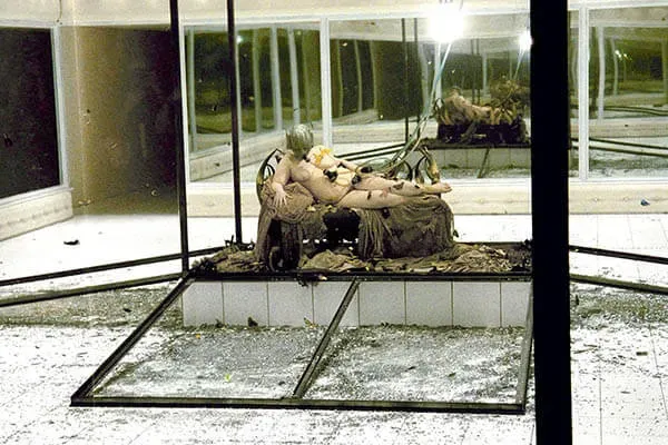 Alexander McQueen spring summer 2001 VOSS