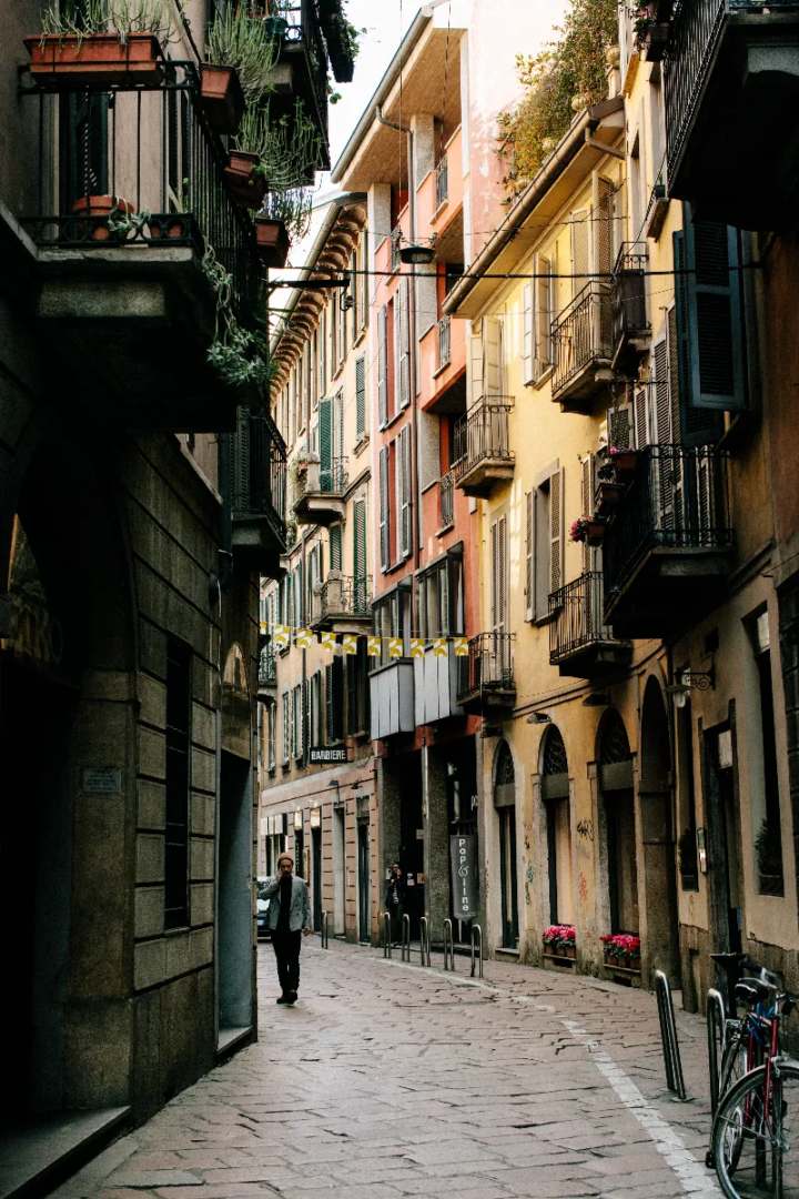 Cinque Vie, Milano 2