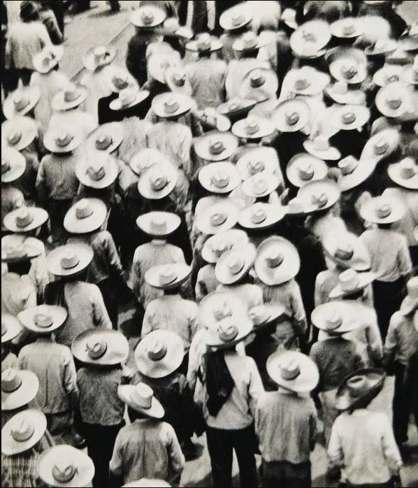 Tina Modotti , Worker’s March, Mexico City, 1926