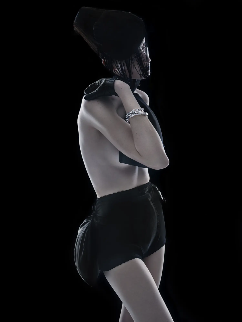 Hardwear large and medium link bracelets in white gold with diamonds Tiffany & Co., pant and bustle Vivienne Westwood @Mr Steven Philip Studio, collar Dior, gloves Paula Rowen, headpiece Tuuli Turunen, photography Nick Knight