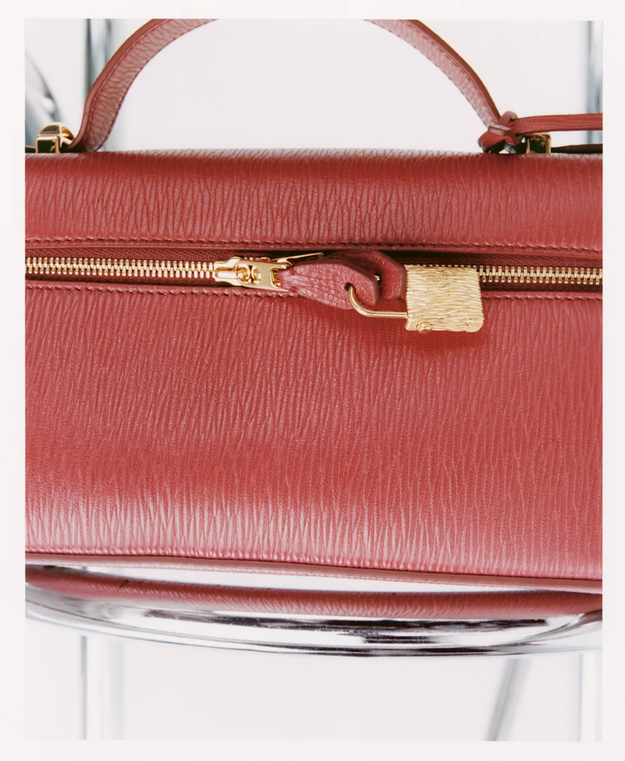 Loro Piana saddle leather Extra bag L23, photography Adrien Dubost