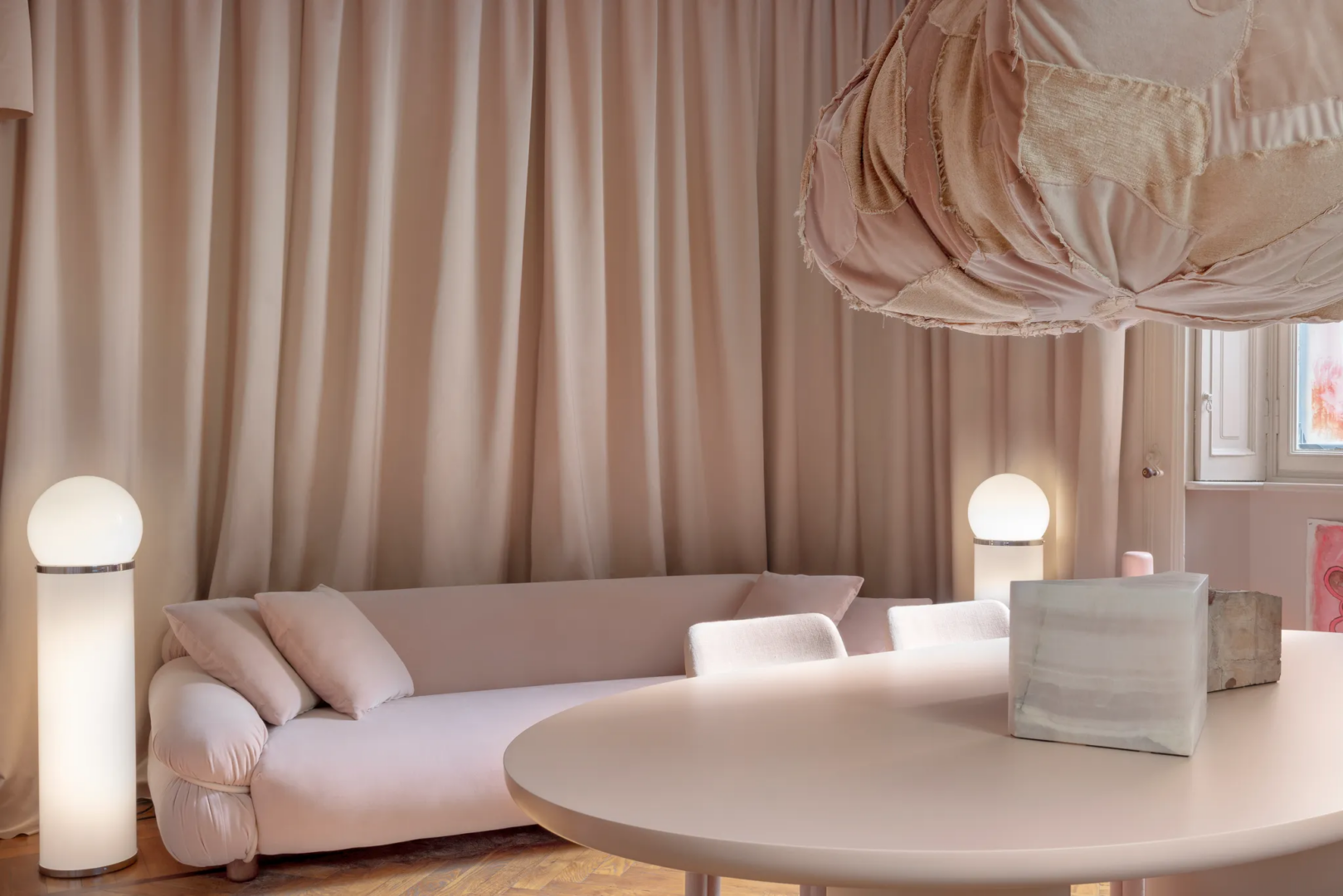 Tacchini, Materiall Anthology feat. Faye Toogood. Foto Helenio Barbetta