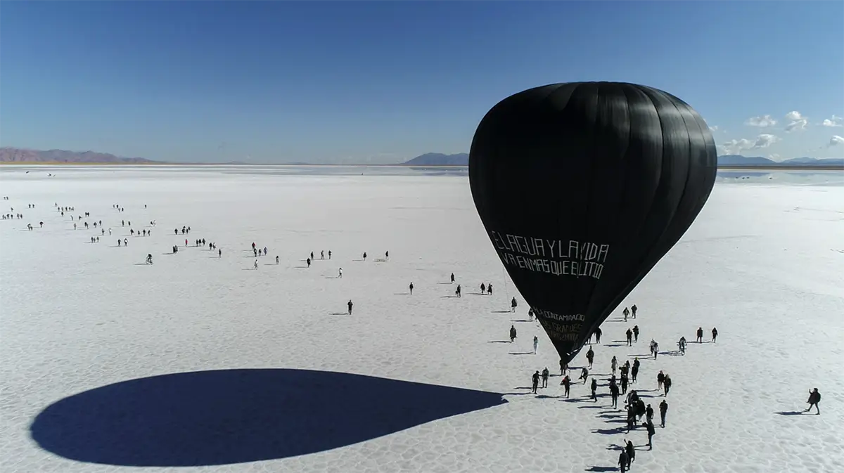 32 world records, recognised by FAI were set by Aerocene, with the message “Water and Life are Worth More than Lithium” written with Members of the Indigenous Communities of Salinas Grandes and Laguna de Guayatayoc and the Aerocene Community