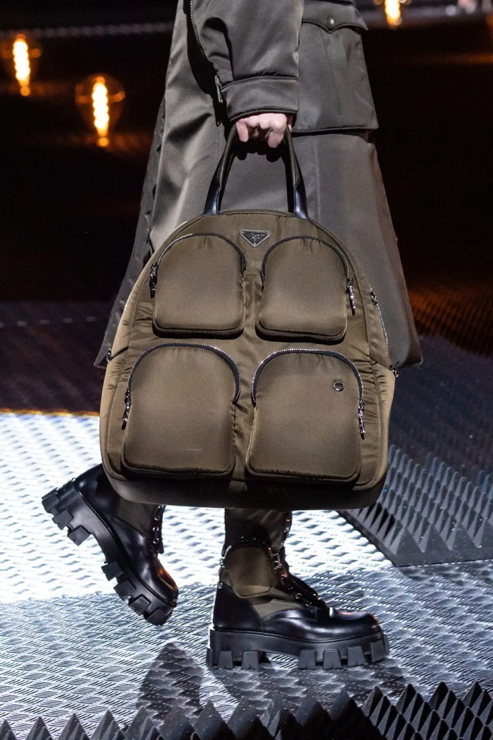 Borsa Prada in nylon verde della collezione Fall 2019