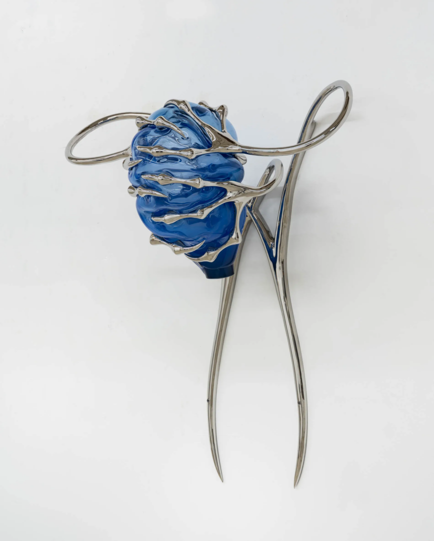 Hannah Levy, Untitled, 2025. Stainless steel, glass. Courtesy of MASSIMODECARLO. Photo by Adam Reich