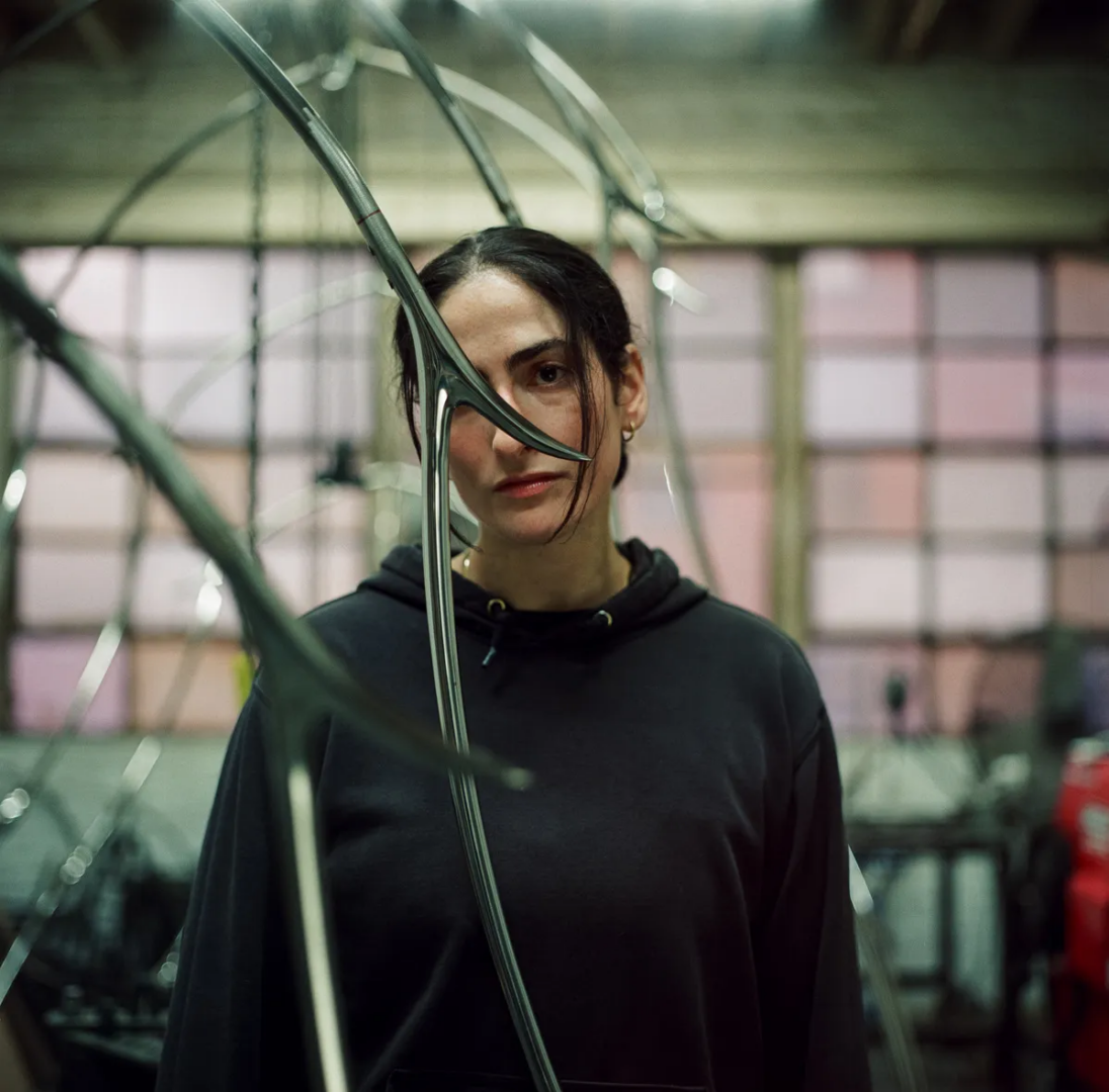 Hannah Levy, portrait in the studio