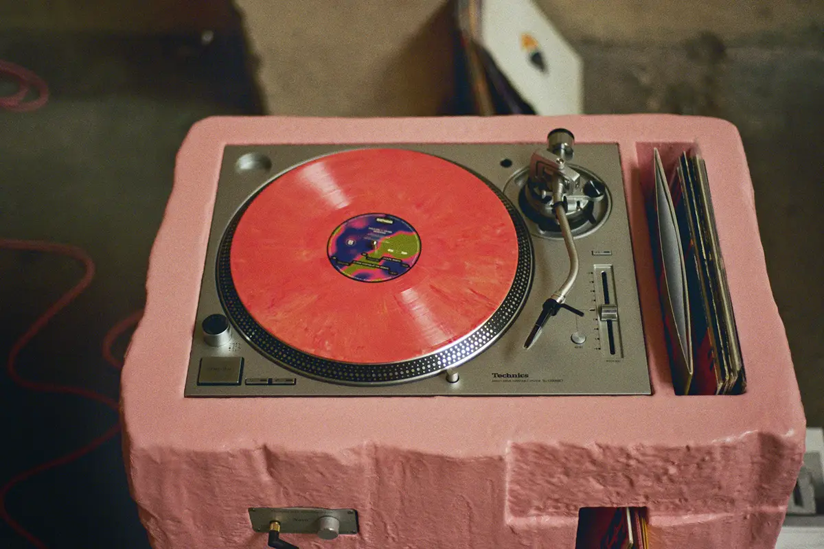 Vinyl Listening Station, Yont Studio