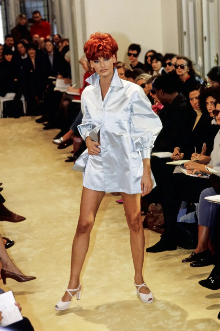 Linda Evangelista sfila per Prada Primavera Estate 1992