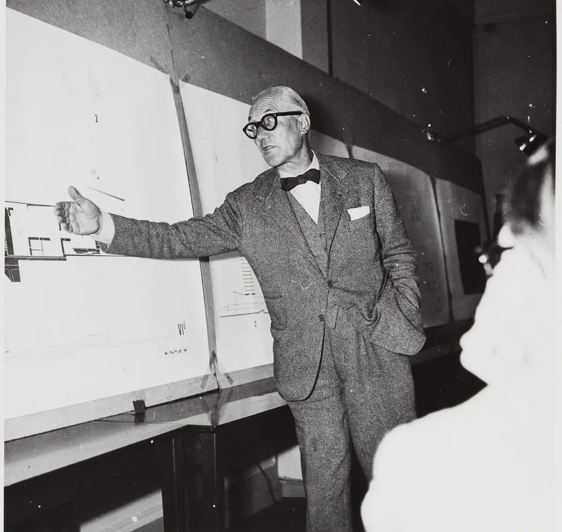Ritratto di Le Corbusier architetto del Movimento Moderno