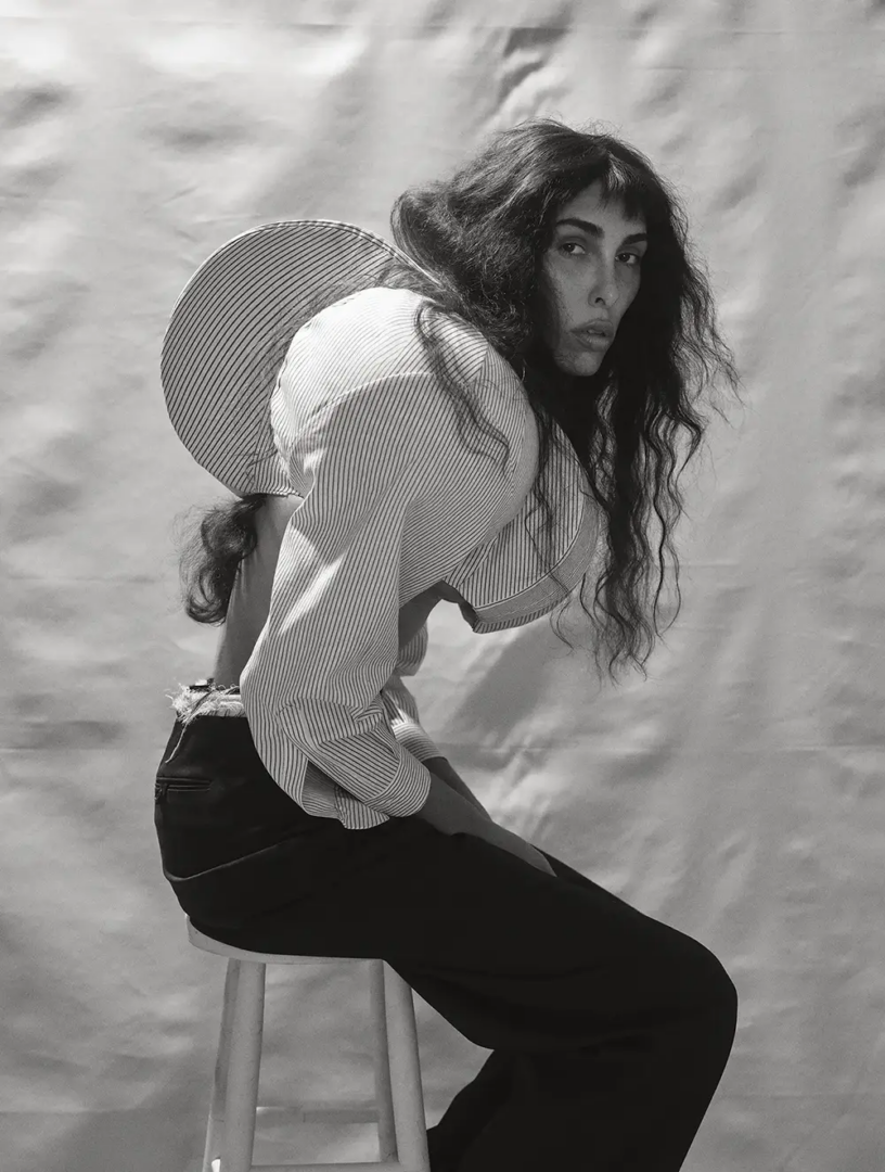 Top Zilan, pants Julie Kegels. Photography Walter Pierre, styling Stefania Chekalina