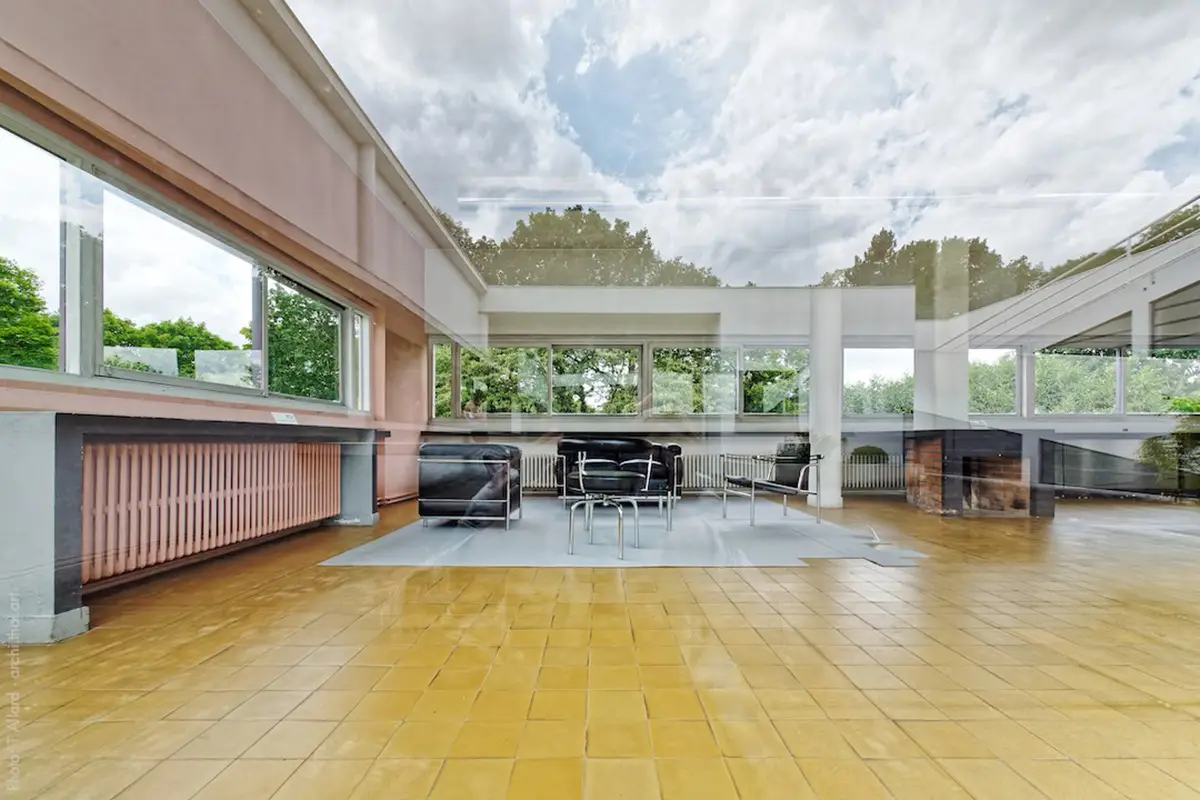 Villa Savoye di Le Corbusier completata nel 1931 a Poissy