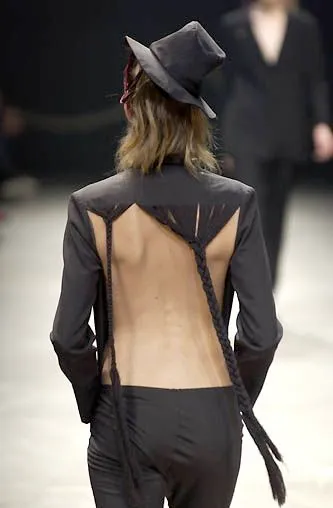 Yohji Yamamoto Spring_Summer 2002 Ready-to-Wear