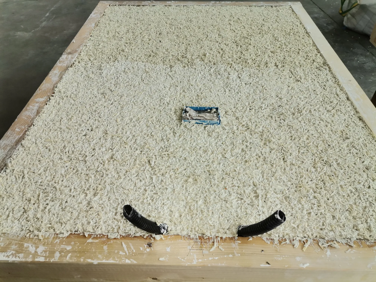 prototipo parete realizzata con getto di canapulo e calce