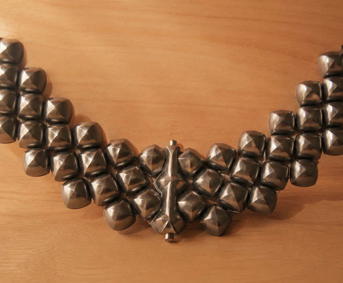 Handcrafted titanium necklace by Lampoon, composed of 164 shield-shaped elements and presented in a custom-designed wooden collector's box with hemp lining