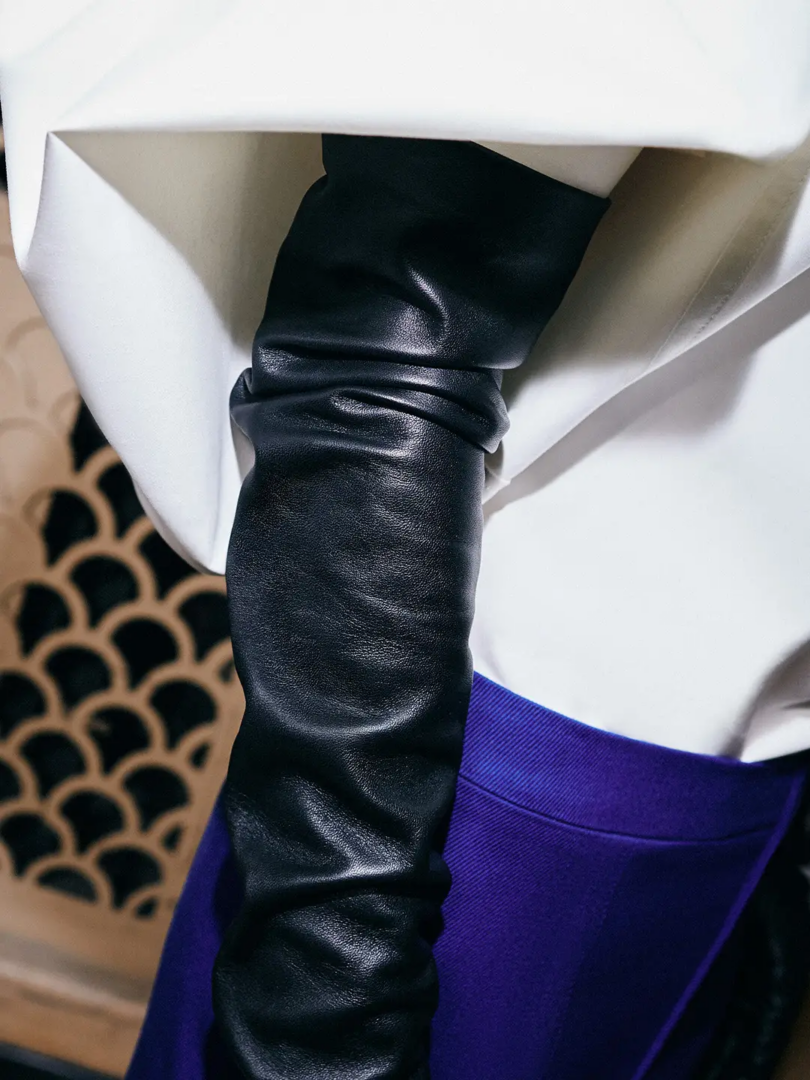 Balenciaga 55th Couture – behind the scenes. Ph. Sofi Adams
