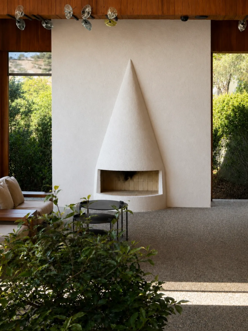Bodrum Loft. The fireplace