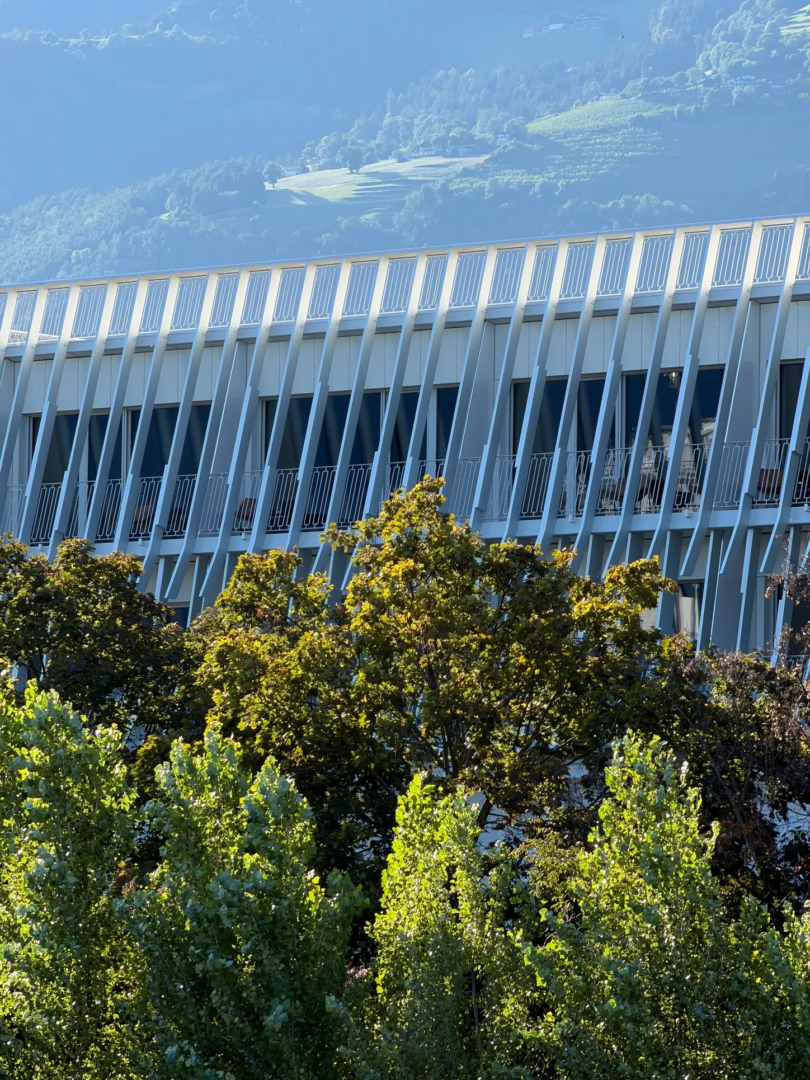 eld72’s rooftop addition is wrapped in vertical aluminum fins