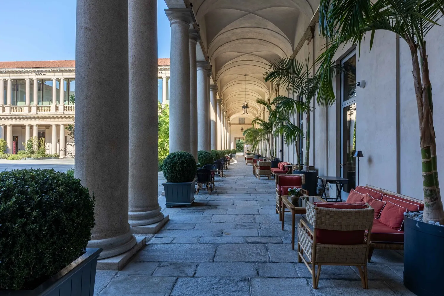 10_11 Bar Giardino Ristorante, inside Portrait Milano – the courtyard