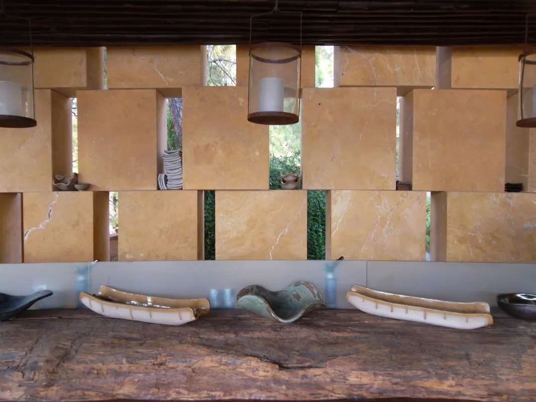 Raw materials and ceramic details inside Q Lounge, D-Resort Göcek