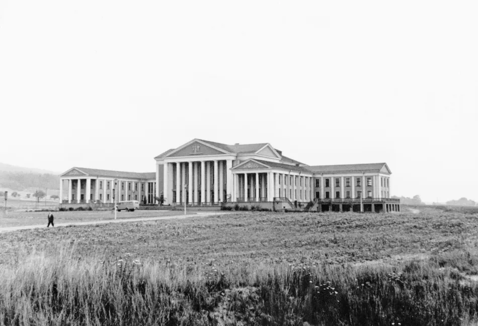 Archival black-and-white photograph of Kulturhaus Maxhütte around 1955, showing the neoclassical cultural building with its columned entrance and surrounding open landscape.