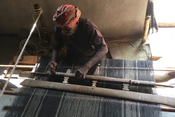 1_4 Hand weaver at Vimor, India