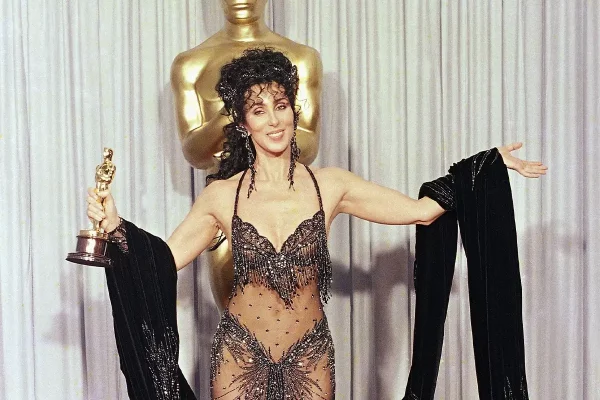 Cher winning the Oscar prize in 1988