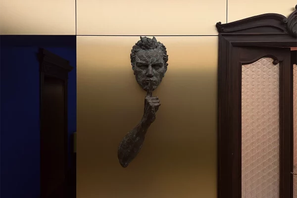 Contraste, The Secret sculpture by Matteo Pugliese