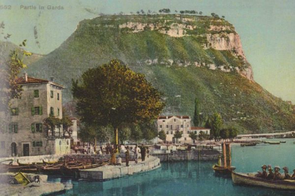 1912, the historic port and the rocca