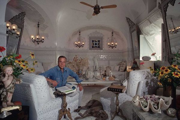 FRANCO ZEFFIRELLI NELLA SUA CASA DI POSITANO, 1984. PH. SLIM AARONS/ FRANCO ZEFFIRELLI NELLA SUA CASA DI POSITANO, 1984. PH. SLIM AARONS/