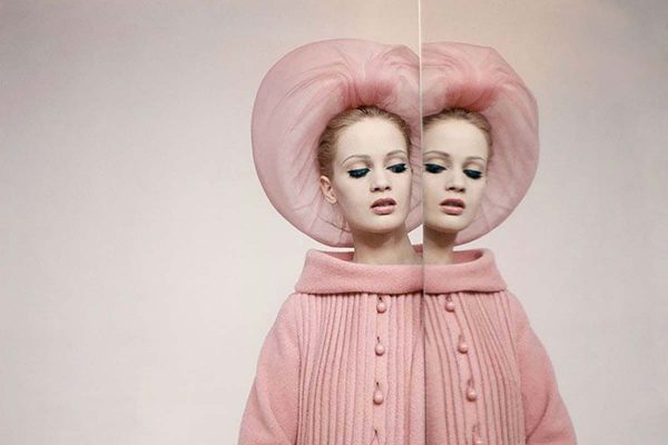 CELIA HAMMOND, NORMAN PARKINSON Norman-Parkinson-the-british-model-Celia-Hammond-wearing-coat-by-French-designer-Pierre-Cardin-for-Queen-magazine-February-1962