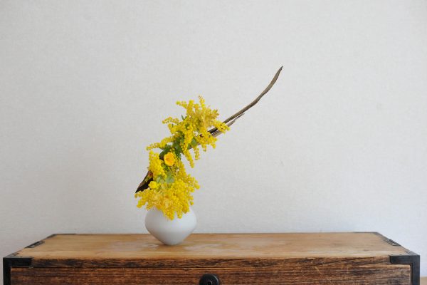 ‘YELLOW THAT BE STUCK BY RAIN DEW’ WATRAI TORU IKEBANA WATARAI TORU